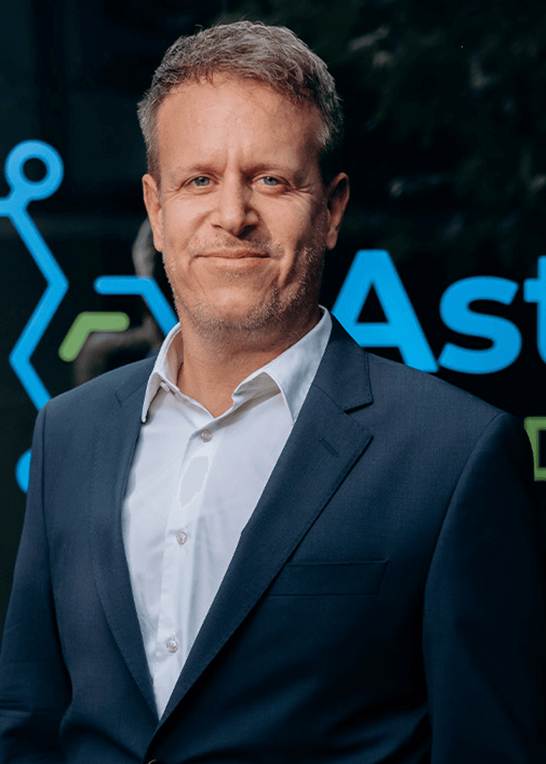 Dr. Tomas Ryska